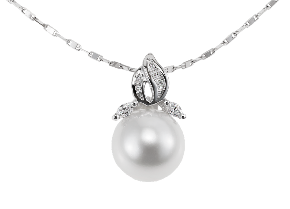 A White Pearl Necklace With Diamonds